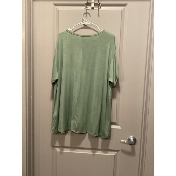 Boutique basic green shirt size large - Picture 2 of 3